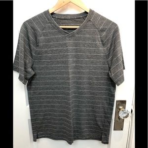Lululemon men’s medium gray workout shirt
